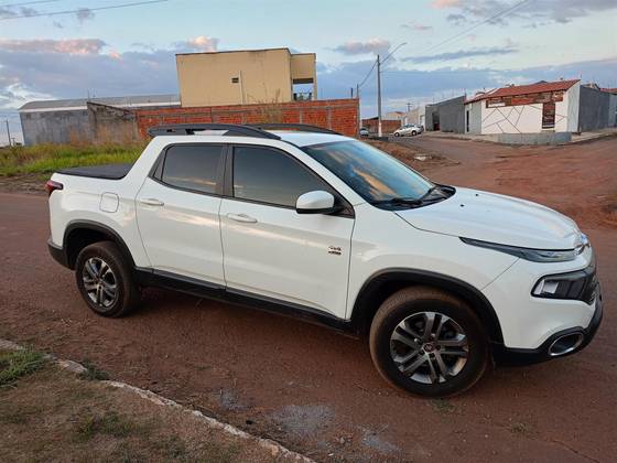 FIAT TORO 2.0 16V TURBO DIESEL FREEDOM 4WD AT9 FIAT TORO 2.0 16V TURBO DIESEL FREEDOM 4WD AT9